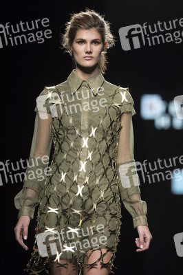 Teresa Helbig Fashion Show auf der Mercedes-Benz Fashion Week Madrid SS 2018