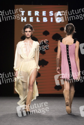 Teresa Helbig Fashion Show auf der Mercedes-Benz Fashion Week Madrid SS 2018