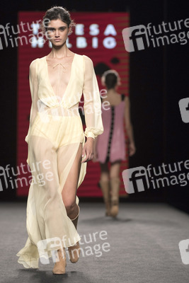 Teresa Helbig Fashion Show auf der Mercedes-Benz Fashion Week Madrid SS 2018