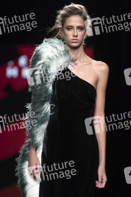Teresa Helbig Fashion Show auf der Mercedes-Benz Fashion Week Madrid SS 2018