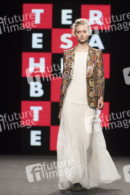 Teresa Helbig Fashion Show auf der Mercedes-Benz Fashion Week Madrid SS 2018
