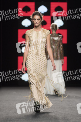 Teresa Helbig Fashion Show auf der Mercedes-Benz Fashion Week Madrid SS 2018
