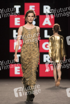 Teresa Helbig Fashion Show auf der Mercedes-Benz Fashion Week Madrid SS 2018