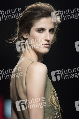 Teresa Helbig Fashion Show auf der Mercedes-Benz Fashion Week Madrid SS 2018