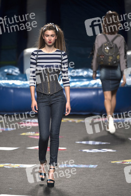 Maya Hansen Fashion Show auf der Mercedes-Benz Fashion Week Madrid SS 2018