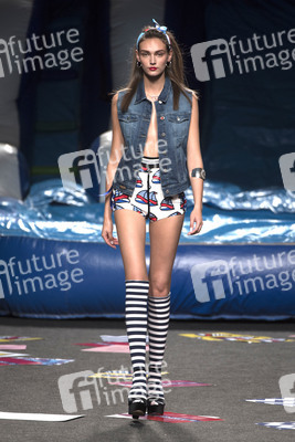 Maya Hansen Fashion Show auf der Mercedes-Benz Fashion Week Madrid SS 2018