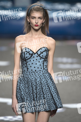 Maya Hansen Fashion Show auf der Mercedes-Benz Fashion Week Madrid SS 2018