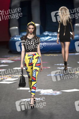 Maya Hansen Fashion Show auf der Mercedes-Benz Fashion Week Madrid SS 2018