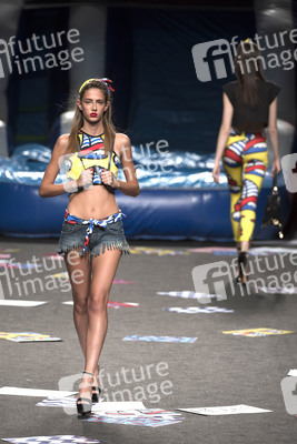 Maya Hansen Fashion Show auf der Mercedes-Benz Fashion Week Madrid SS 2018