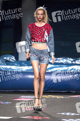 Maya Hansen Fashion Show auf der Mercedes-Benz Fashion Week Madrid SS 2018