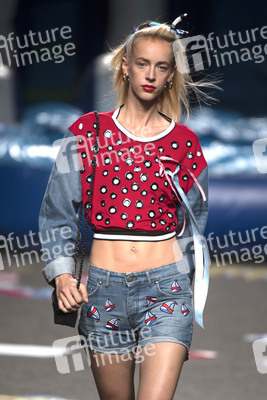 Maya Hansen Fashion Show auf der Mercedes-Benz Fashion Week Madrid SS 2018