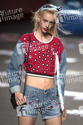 Maya Hansen Fashion Show auf der Mercedes-Benz Fashion Week Madrid SS 2018