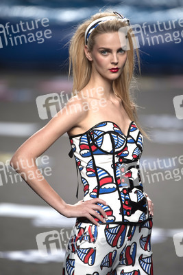 Maya Hansen Fashion Show auf der Mercedes-Benz Fashion Week Madrid SS 2018