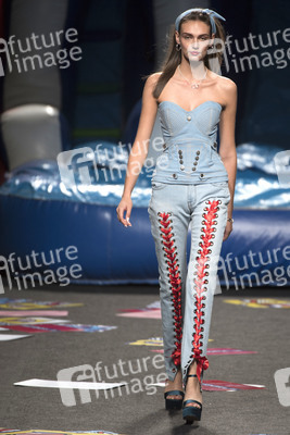 Maya Hansen Fashion Show auf der Mercedes-Benz Fashion Week Madrid SS 2018