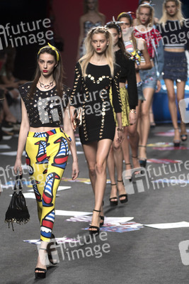 Maya Hansen Fashion Show auf der Mercedes-Benz Fashion Week Madrid SS 2018
