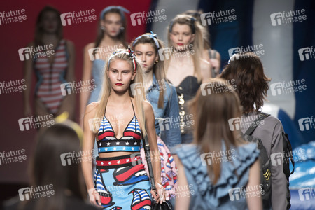 Maya Hansen Fashion Show auf der Mercedes-Benz Fashion Week Madrid SS 2018