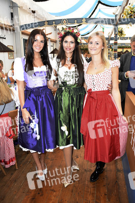 'Schatzi Designer Dirndl' Wiesn-Treff beim Oktoberfest 2017 in München