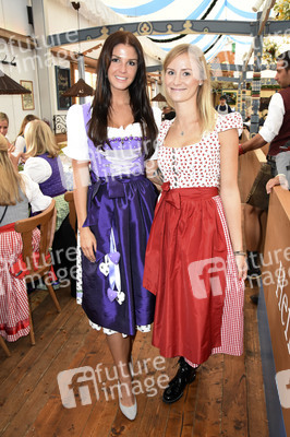 'Schatzi Designer Dirndl' Wiesn-Treff beim Oktoberfest 2017 in München