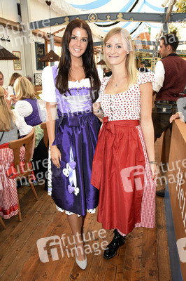 'Schatzi Designer Dirndl' Wiesn-Treff beim Oktoberfest 2017 in München