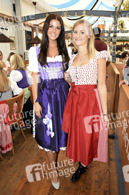 'Schatzi Designer Dirndl' Wiesn-Treff beim Oktoberfest 2017 in München