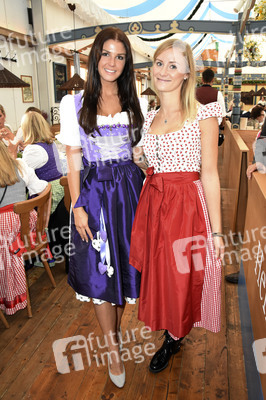 'Schatzi Designer Dirndl' Wiesn-Treff beim Oktoberfest 2017 in München
