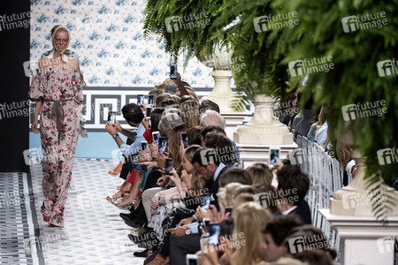 Jorge Vazquez Fashion Show auf der Mercedes-Benz Fashion Week Madrid SS 2018