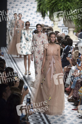 Jorge Vazquez Fashion Show auf der Mercedes-Benz Fashion Week Madrid SS 2018