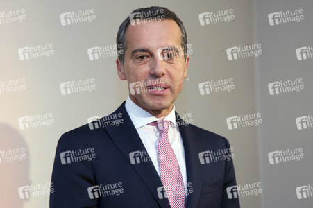 Christian Kern besucht das Bruno Kreisky Forum in Wien
