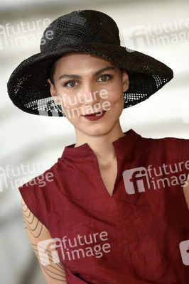 Exklusives Photoshooting mit Soho Rezanejad, San Sebastian Film Festival 2017