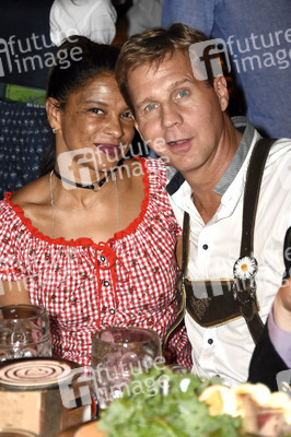 In der Käfer Wiesn-Schänke auf dem Oktoberfest 2017 in München