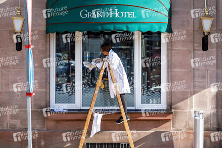 Symbolfoto Fensterputzen