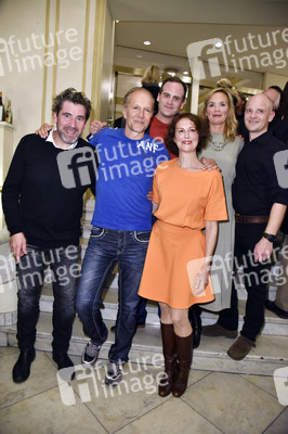 Theaterpremiere 'Und Gott sprach: Wir müssen reden!' in Berlin