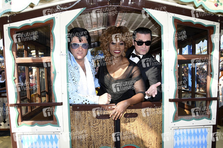 Photocall zur Muscial-Tournee mit Tina Turner, Elvis und Falco auf dem Oktoberfest in München