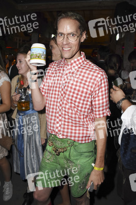 In Kufflers Weinzelt auf dem Oktoberfest  2017 in München