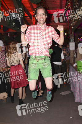 In Kufflers Weinzelt auf dem Oktoberfest  2017 in München