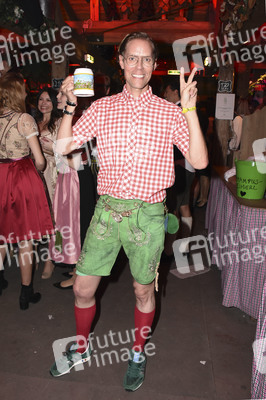 In Kufflers Weinzelt auf dem Oktoberfest  2017 in München