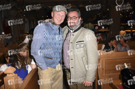 In Kufflers Weinzelt auf dem Oktoberfest  2017 in München