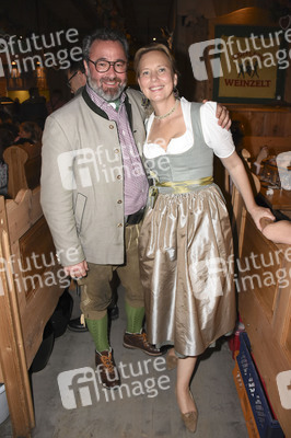 In Kufflers Weinzelt auf dem Oktoberfest  2017 in München
