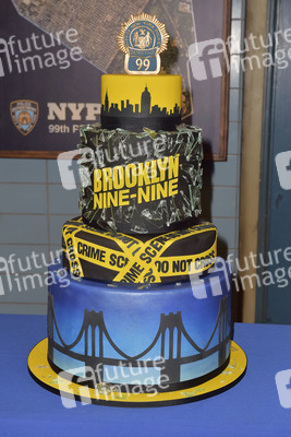 Celebration am Set zur 99. Episode 'Brooklyn Nine-Nine' in Studio City