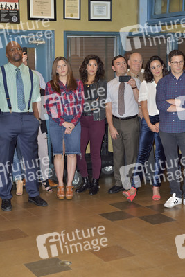 Celebration am Set zur 99. Episode 'Brooklyn Nine-Nine' in Studio City