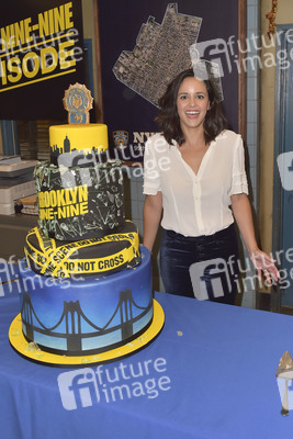 Celebration am Set zur 99. Episode 'Brooklyn Nine-Nine' in Studio City