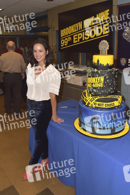 Celebration am Set zur 99. Episode 'Brooklyn Nine-Nine' in Studio City