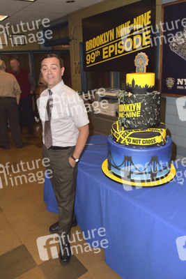 Celebration am Set zur 99. Episode 'Brooklyn Nine-Nine' in Studio City