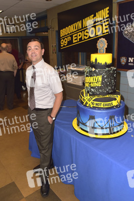 Celebration am Set zur 99. Episode 'Brooklyn Nine-Nine' in Studio City