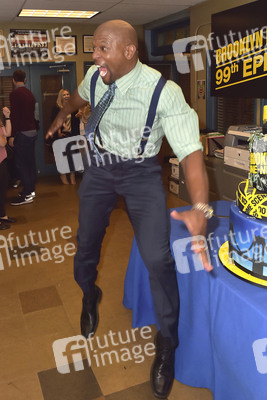 Celebration am Set zur 99. Episode 'Brooklyn Nine-Nine' in Studio City