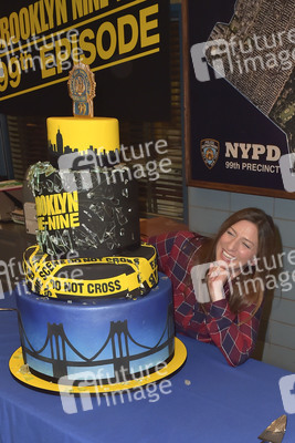 Celebration am Set zur 99. Episode 'Brooklyn Nine-Nine' in Studio City