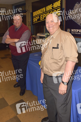 Celebration am Set zur 99. Episode 'Brooklyn Nine-Nine' in Studio City