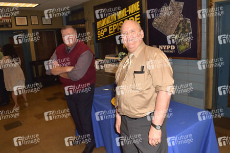 Celebration am Set zur 99. Episode 'Brooklyn Nine-Nine' in Studio City
