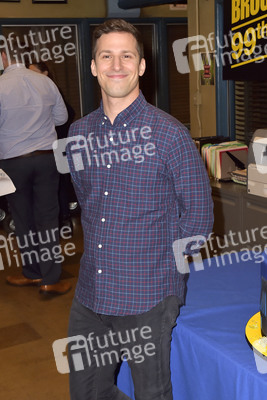 Celebration am Set zur 99. Episode 'Brooklyn Nine-Nine' in Studio City