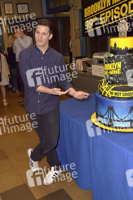 Celebration am Set zur 99. Episode 'Brooklyn Nine-Nine' in Studio City